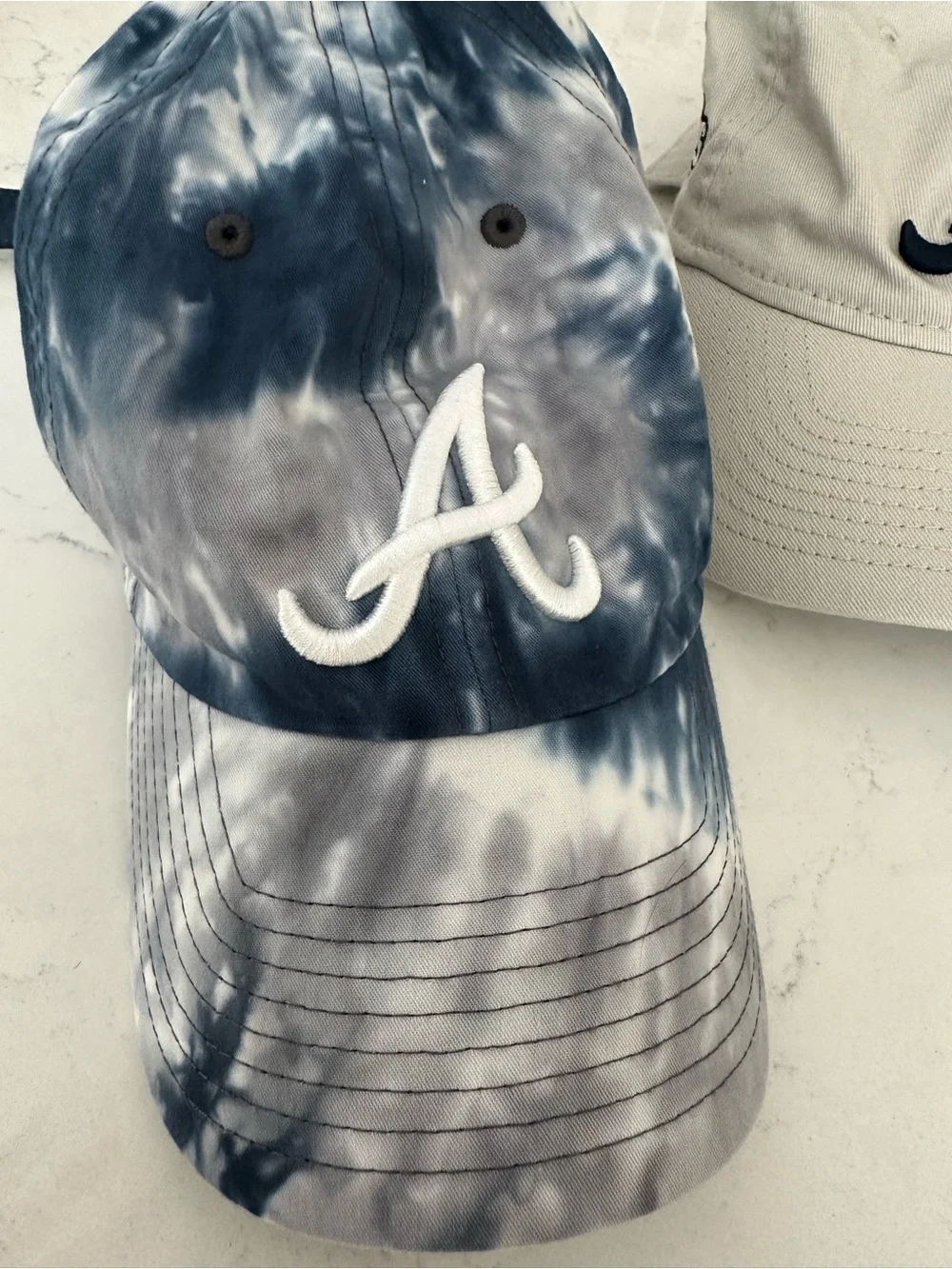 Atlanta Braves women’s Baseball Cap - White, Blue Tie-Dye & Leopard
